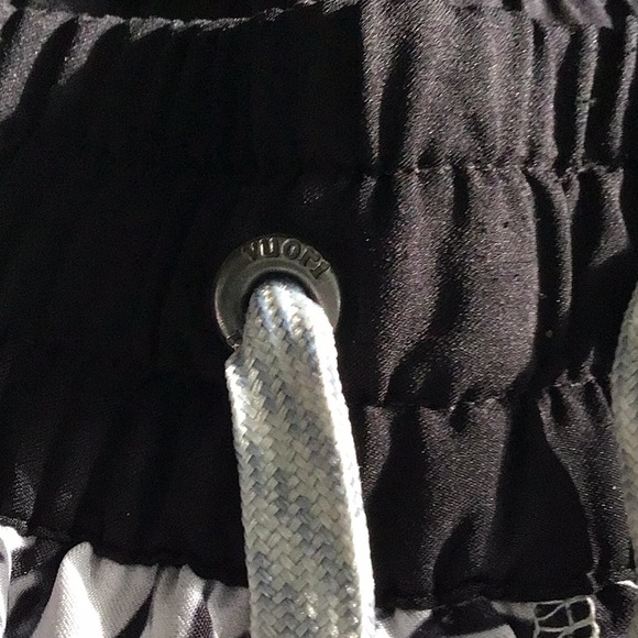 Vuori Clementine Shorts in Floating Palm Leaf - Picture 9 of 10